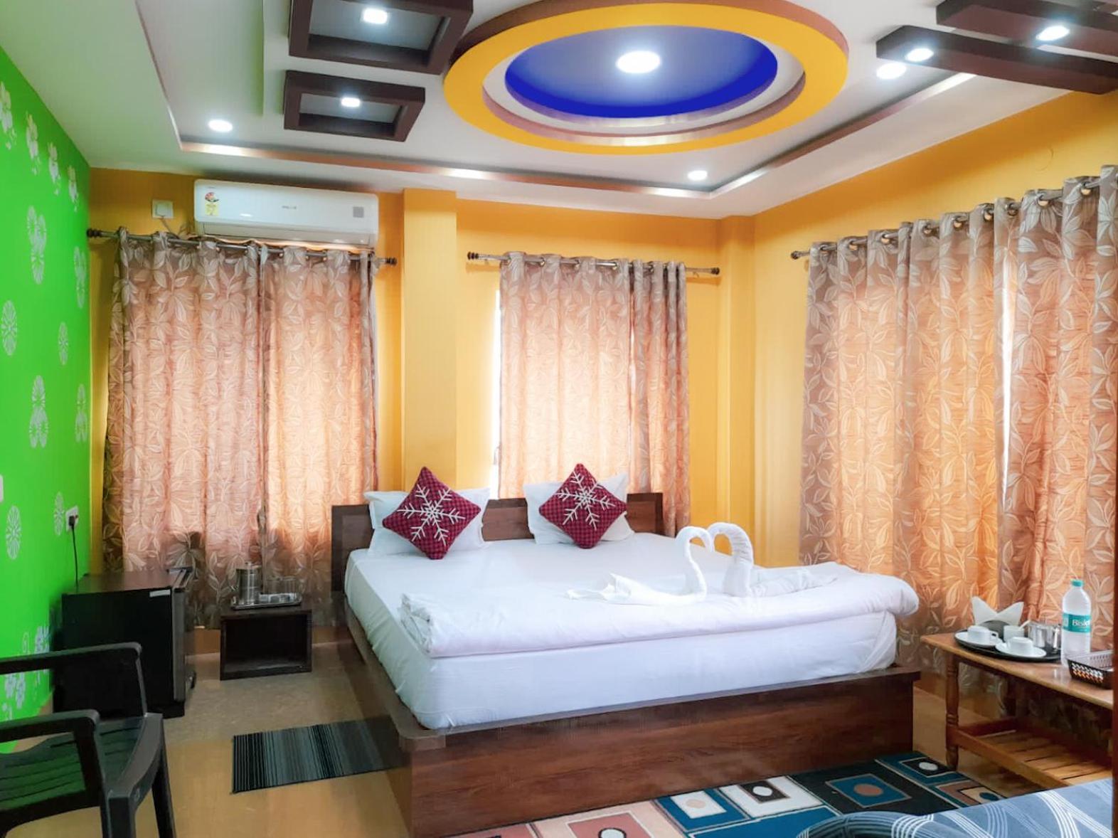 Green Wood Hotel Siliguri Exterior photo